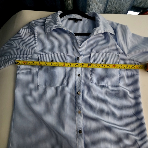 Adrianne Vittadini blue and white striped blouse sz M versatile and lightweight - Picture 4 of 7